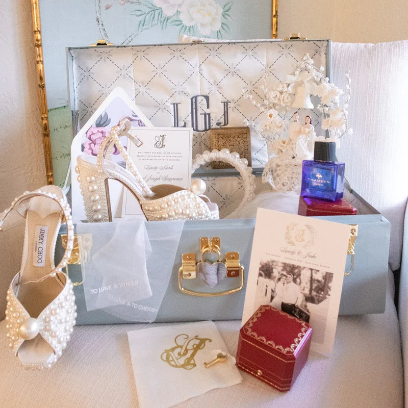 Petite Keep reimagine keepsakes through modern personalization, curated aesthetic, and intentional design. We exist to inspire memories and cultivate tradition. Once the trunk is filled, it transforms into elegant decor.